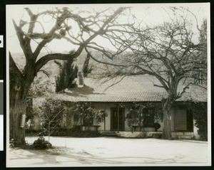 Exterior view of the Alviso adobe in Pleasanton, 1937