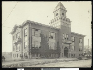 Exterior view of Shasta County High School in Redding