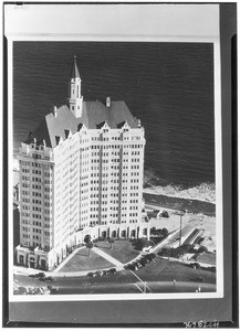 Birdseye view of the Villa Riviera hotel in Long Beach