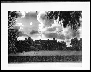 View of the Craven House in Pasadena in the moonlight, 1907