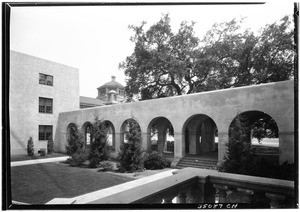 Covered corridor at the California Institute of Technology in Pasadena, June 11, 1929