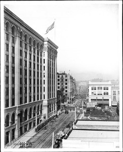 View of 6th Street looking west from Los Angeles Street, ca.1900