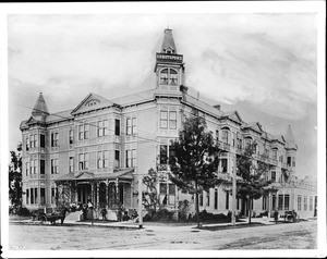 Exterior view of the Abbotsford Inn on the corner of Eighth Street and South Hope Street, Los Angeles, ca.1908