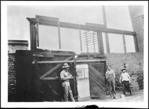 Old Gate Beam where a mob hung Franciso Cueto for murder, Los Angeles, 1924