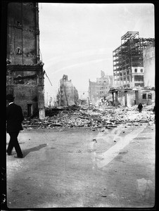 View of rubble blocking Ellis Street in San Francisco following the earthquake, 1906