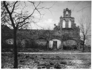 Mission San Francisco de la Espano from the side, San Antonio, Texas, ca.1898