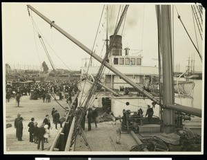 S.S. Ohio loading baggage for the Los Angeles Chamber of Commerce's voyage to Hawaii, San Pedro, 1907