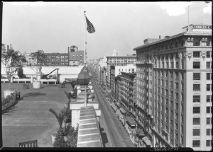 View of Broadway looking north from Eighth Street, Los Angeles