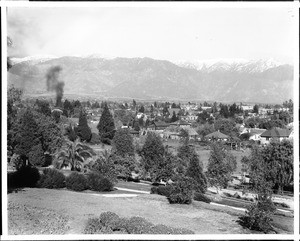 Panoramic view of Pasadena, with Eaton Canyon and Mount Wilson in the background, looking northeast from Terrace Drive, ca.1910