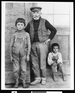 Portrait of Don Jose Hunn and his sons Jose and Juan, ca.1907