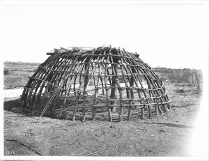 Frame of a "Ki-Kaugh", or old-style Pima Indian dwelling, Pima, Arizona, ca.1900