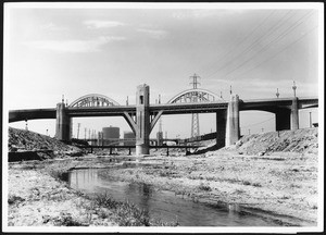 Sixth Street Viaduct spanning the Los Angeles River, 1900