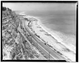 Birdseye view of the Pacific Coast Highway between Malibu and Santa Monica