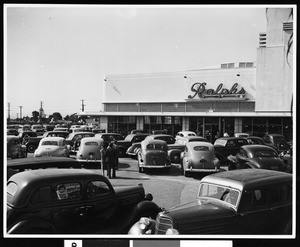 Parking lot at Ralphs Market at Crenshaw and Exposition Boulevards, April 25, 1942