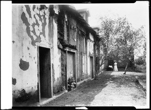 Exterior view of the Pio Pico mansion at El Ranchito, showing two women, Whittier, ca.1907