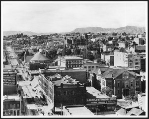 Panoramic view of Sixth Street looking west from Spring Street, Los Angeles, 1904