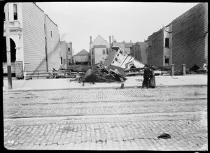 Earthquake damage on Howard Street where eleven people were killed, San Francisco, 1906