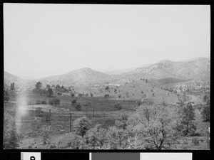 Southern Pacific Tehachapi Loop, showing mountains obscuring the shot, May 1924 (August 1929?)