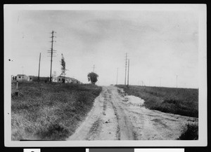 Dirt road near buildings in Los Angeles