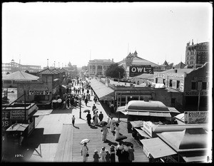 Long Beach Pike thronging with pedestrians, ca.1913