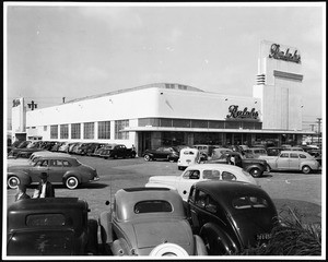 Exterior view of Ralphs Market and parking lot on opening day at Crenshaw Boulevard and Rodeo Road, April 25th, 1942