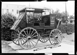 Stage coach from Vichy Springs at Ukiah, ca.1920