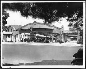 Shepherd-Campbell Company - a gas station, car wash and Willard Battery Service, ca.1920-1929