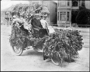 Automobile float in the La Fiesta Parade, Los Angeles, ca.1906