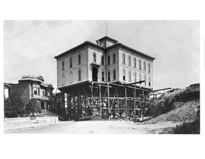 Fort Moore Hill High School (Pound Cake Hill, Signal Hill) being moved across Temple Street and Broadway, Los Angeles, 1886