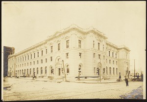 San Francisco earthquake damage, showing the depression of the ground next to the new Post Office, 1906