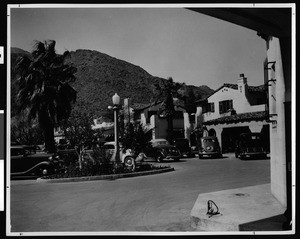 Palm Springs Plaza, a shopping area, ca.1940