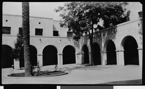 Courtyard of the Plaza Church, ca.1900-1909