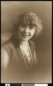 Portrait of a smiling woman