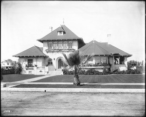 Exterior view of the A. C. Freeman residence, Los Angeles, ca.1890-1920