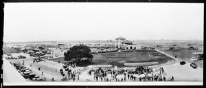 Crowds at the United Airport "when Army planes were there"