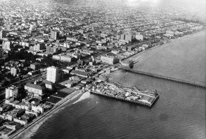 Aerial view of Long Beach, showing the pier and the amusement park, ca.1915