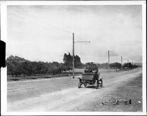 A car on the junction of Sunset and Hollywood Boulevards, looking east, ca.1904