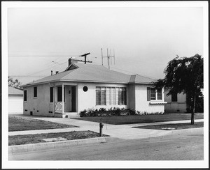 Exterior view of an unidentified one-story house in Los Angeles