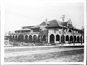 Exterior view of the Friday Morning Club house, Los Angeles, ca.1900