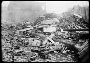 View of a destroyed building after the earthquake, San Francisco, 1906