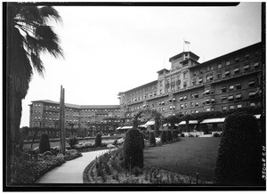 Exterior view of the Huntington Hotel in Pasadena from the garden, March 19, 1931