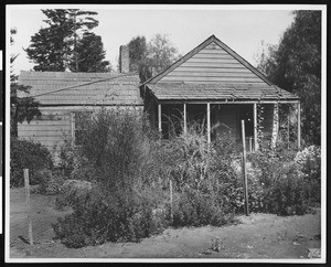 Exterior view of the cottage and courtroom of the Justice of the Peace in Plymouth, ca.1930