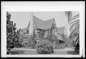 Exterior view of the home of Homer Laughlin on West Adams Boulevard, ca.1900