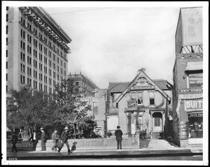 Main Street and the Rosselyn hotel taken from Fifth Street, January 1907