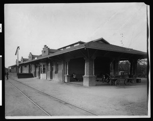 Hanford's Santa Fe Depot, 1904