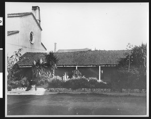 Exterior view of the Casa Carillo adobe, birthplace of Isabel Larkin, Santa Barbara, ca.1936