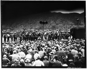 "Wedding of the rails", showing the crowd in front of the hills, 1926