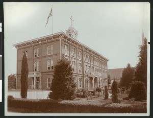 Exterior view of Sacred Heart Academy in Salem, Oregon