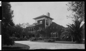 Exterior view of the Stuart-Harkness home in Pasadena