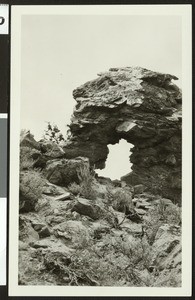 Unidentified, arch-like rock formation